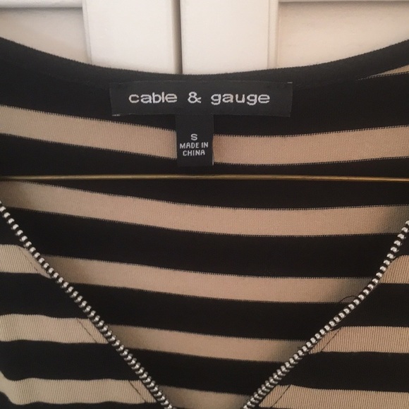 Black and tan front Zipper top. - Picture 2 of 3